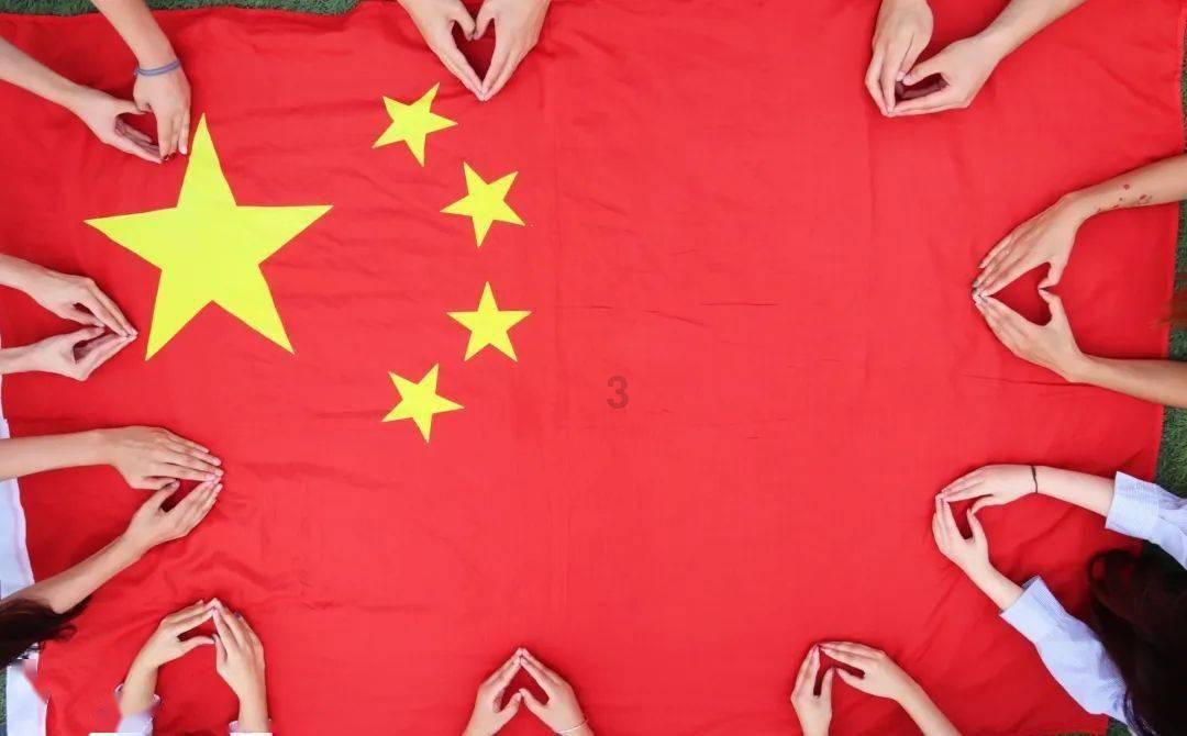 救援矮小的女孩